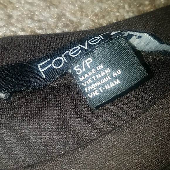 Woman's small dress. - Picture 2 of 3